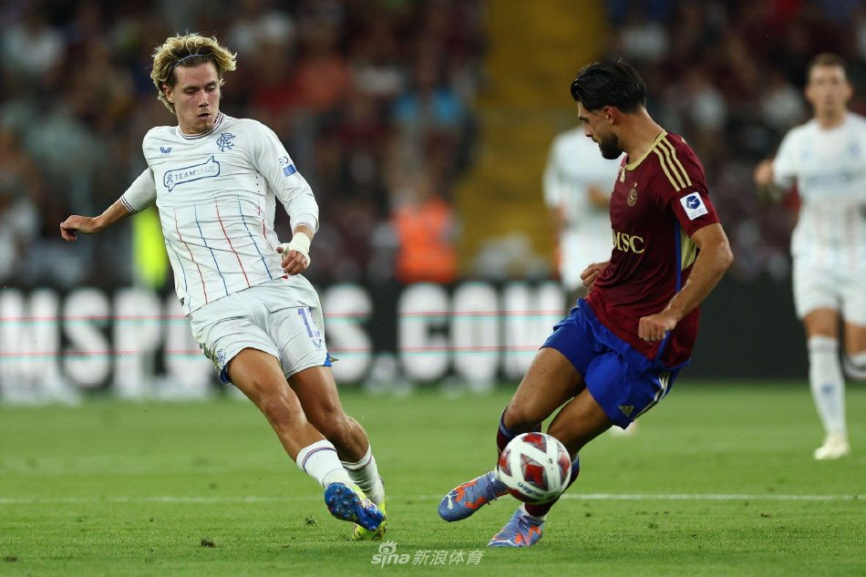 而在每年举 而在每年举